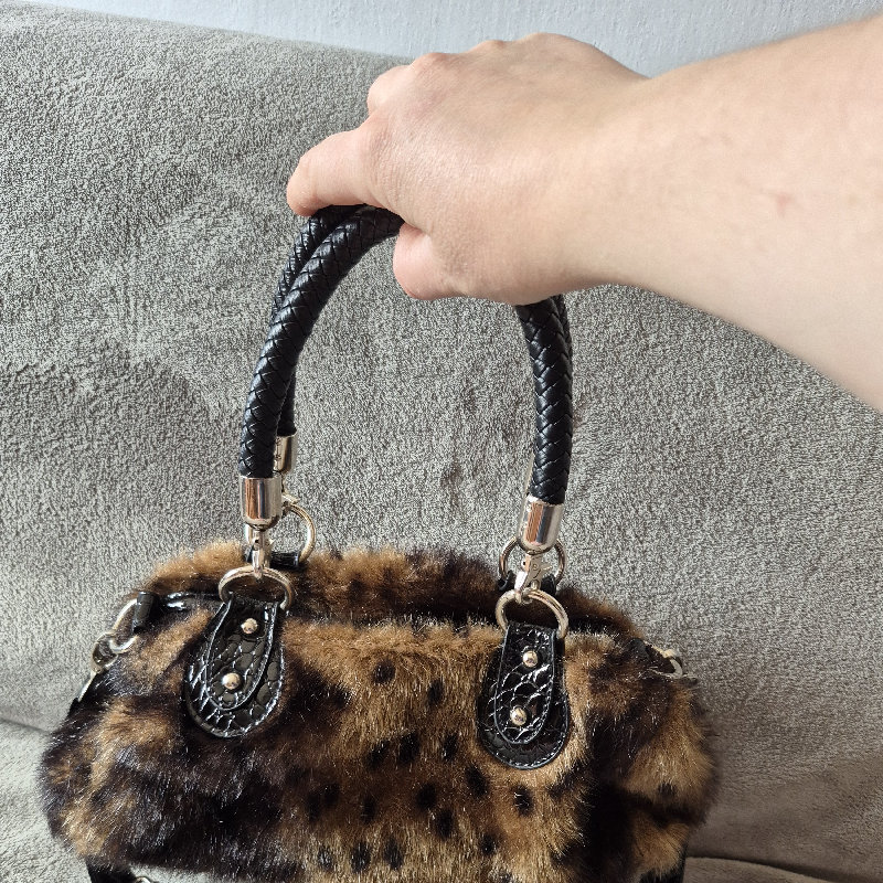  תיק פרווה של חברת Gallantry