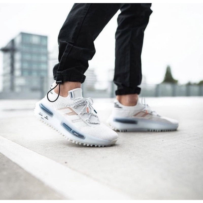  ‏נעלי אדידס הצגה!